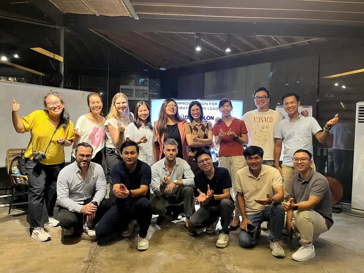 Người tham gia chụp ảnh nhóm kỷ niệm sau buổi workshop kịch ứng tác